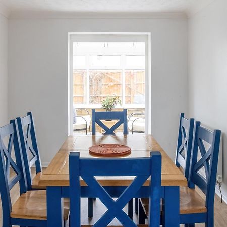 The Conifers Large Detached Home With Off Street Parking Уитни Екстериор снимка