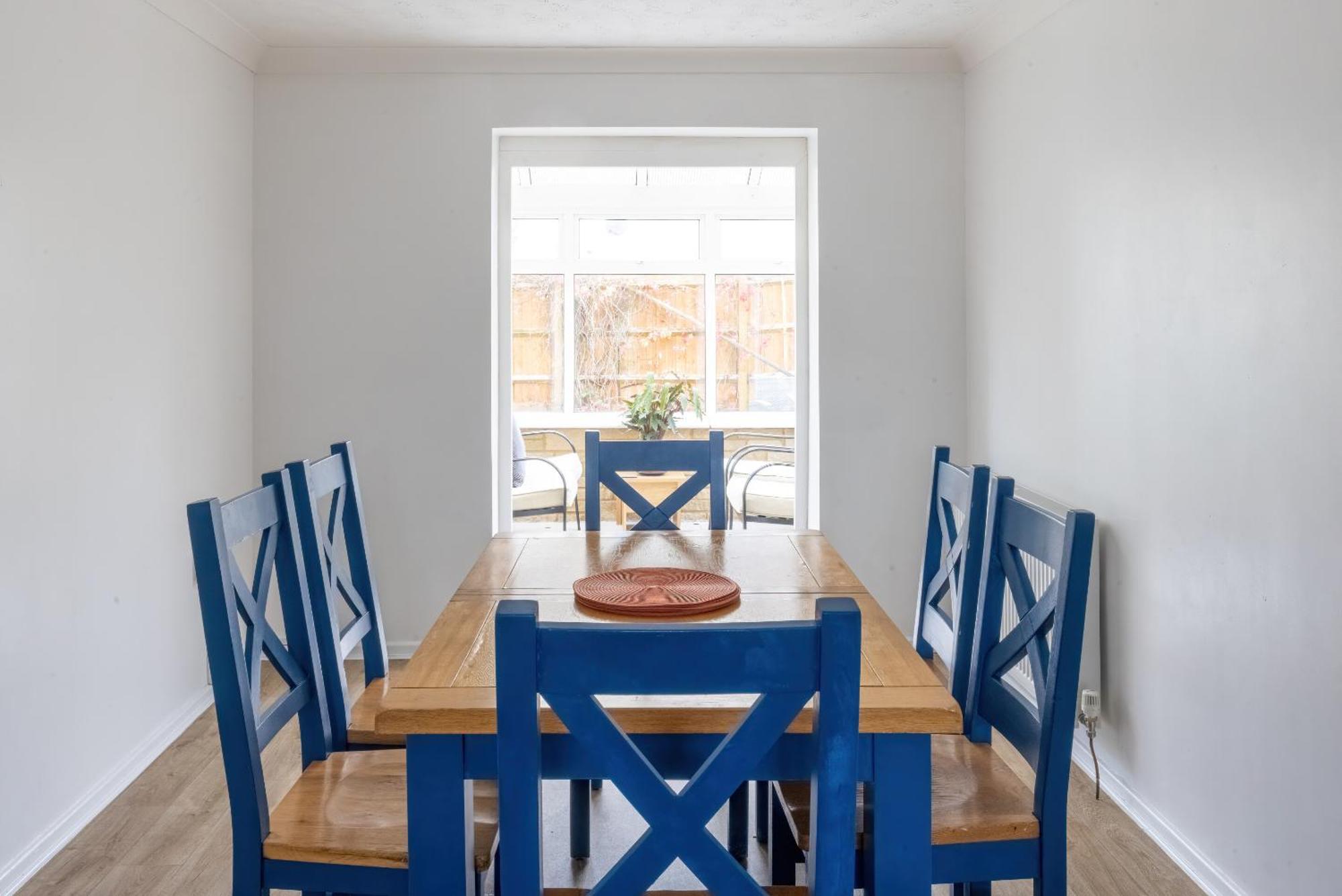 The Conifers Large Detached Home With Off Street Parking Уитни Екстериор снимка